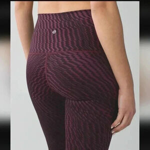 Lululemon Wunder Under crop(Hi-Rise)Shifted Horizon Red Grape Black